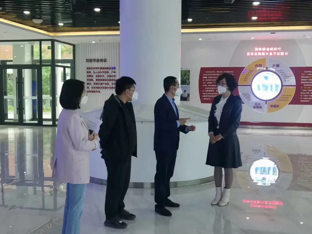 省發改委高技術處處長易環宇一行到中科吉林科技產業創新平臺調研