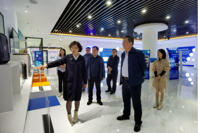 省工信廳創(chuàng)業(yè)服務處處長滕云一行調研中科吉林科技產(chǎn)業(yè)創(chuàng)新平臺